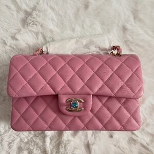 NWT! 🩷 CHANEL 22S Small Classic Pink Grained Double Flap Chipcode GHW Bag